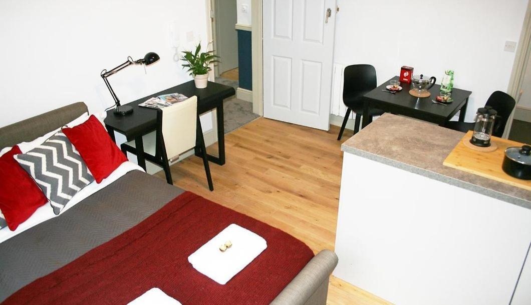 Cosy Studio Apartments Бирмингем Экстерьер фото